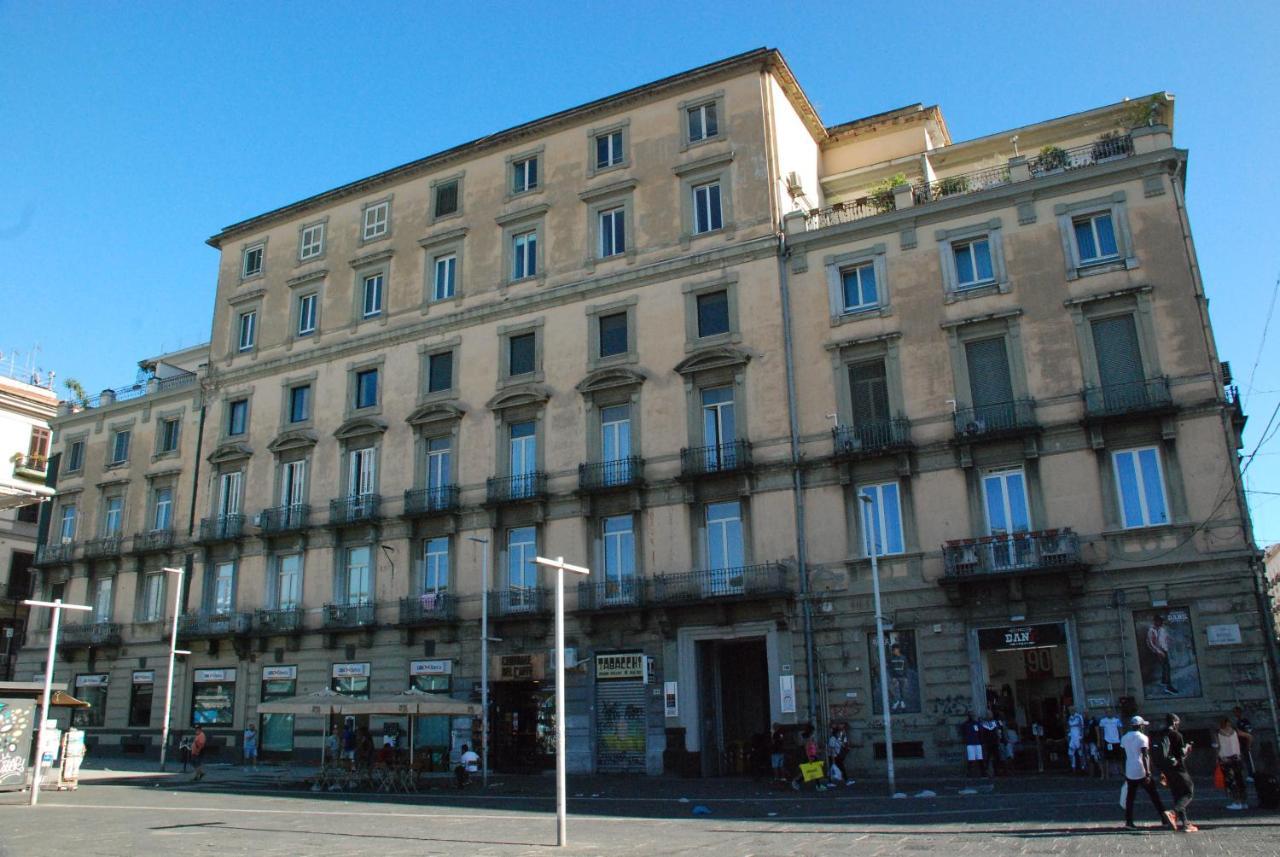Garibaldi 136 Hotel Nápoly Kültér fotó